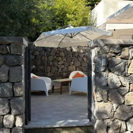 Ischia-forio-punta Caruso-la Grille Du Coq-villa 1 Il Prezzo Della E Riferito All'intero Con Il Limite Delle Persone Previste N 4 *