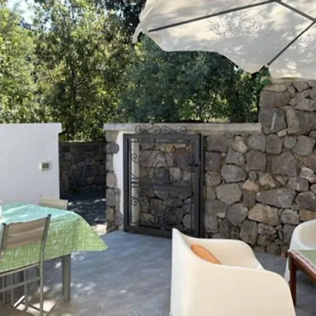 Nyaraló Ischia-forio-punta Caruso-la Grille Du Coq-villa 1 Il Prezzo Della E Riferito All'intero Con Il Limite Delle Persone Previste N 4 Lacco Ameno
