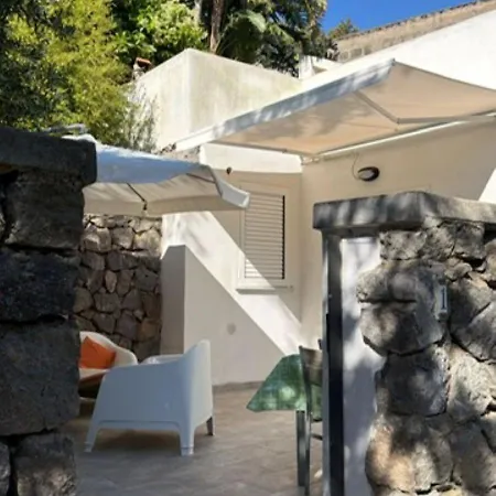 Ischia-forio-punta Caruso-la Grille Du Coq-villa 1 Il Prezzo Della E Riferito All'intero Con Il Limite Delle Persone Previste N 4 *