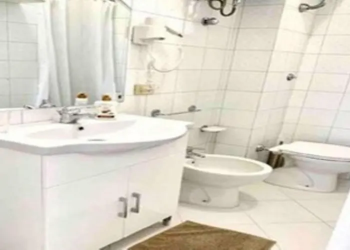 Holiday home Ischia-forio-punta Caruso-la Grille Du Coq-villa 1 Il Prezzo Della E Riferito All'intero Con Il Limite Delle Persone Previste N 4