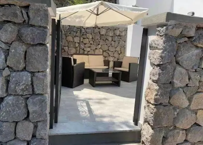 Ischia-forio-punta Caruso-la Grille Du Coq-villa 1 Il Prezzo Della E Riferito All'intero Con Il Limite Delle Persone Previste N 4